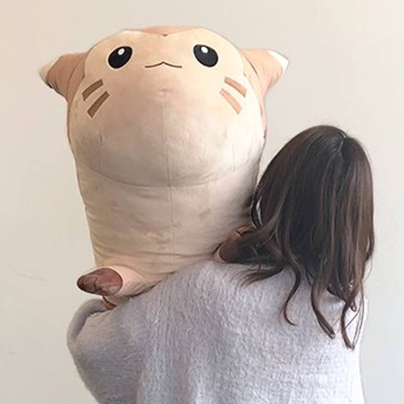 オオタチの等身大ぬいぐるみ登場。全長約180cmと大人越え - ポケモンメモ