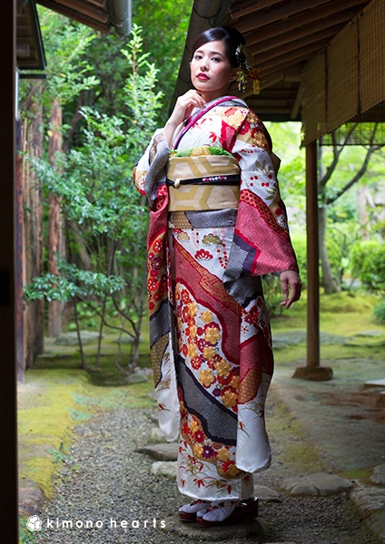 伝統古典】KH-218｜白地に金駒刺繍が映える高級古典柄振袖｜kimono