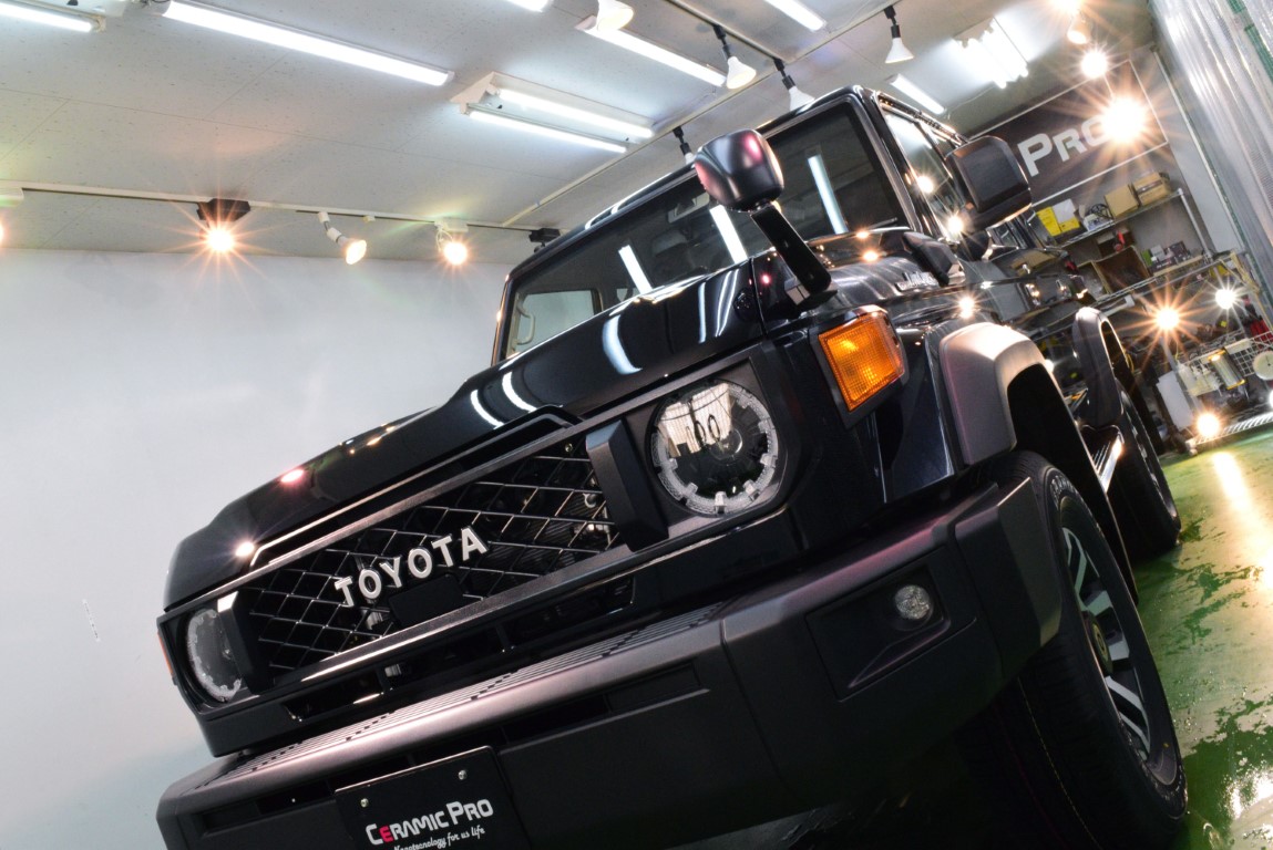 トヨタ・ランドクルーザー70（アティチュードブラックマイカ