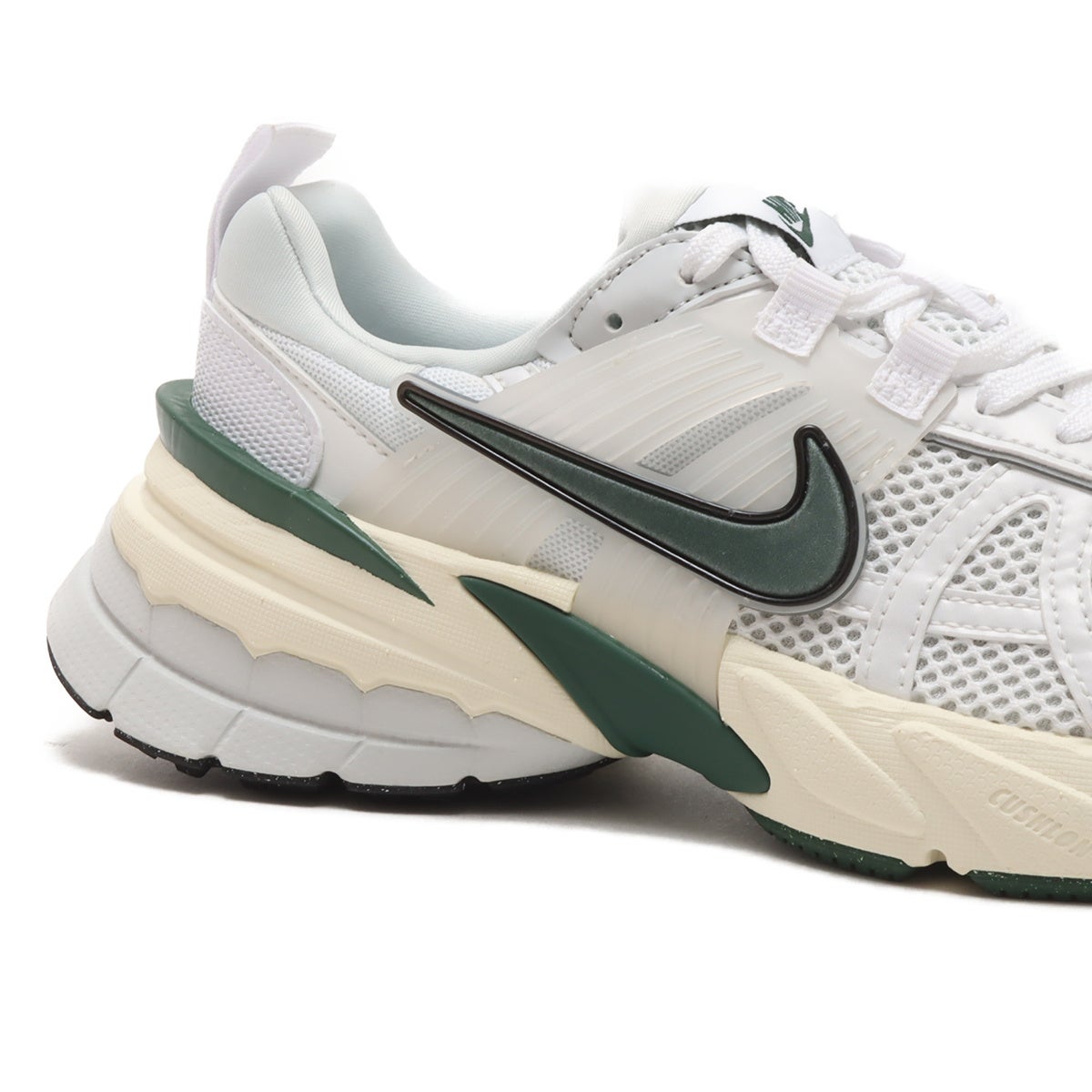 9月29日(金)発売 : NIKE の新作スニーカー「V2K RUN」が登場！レトロ