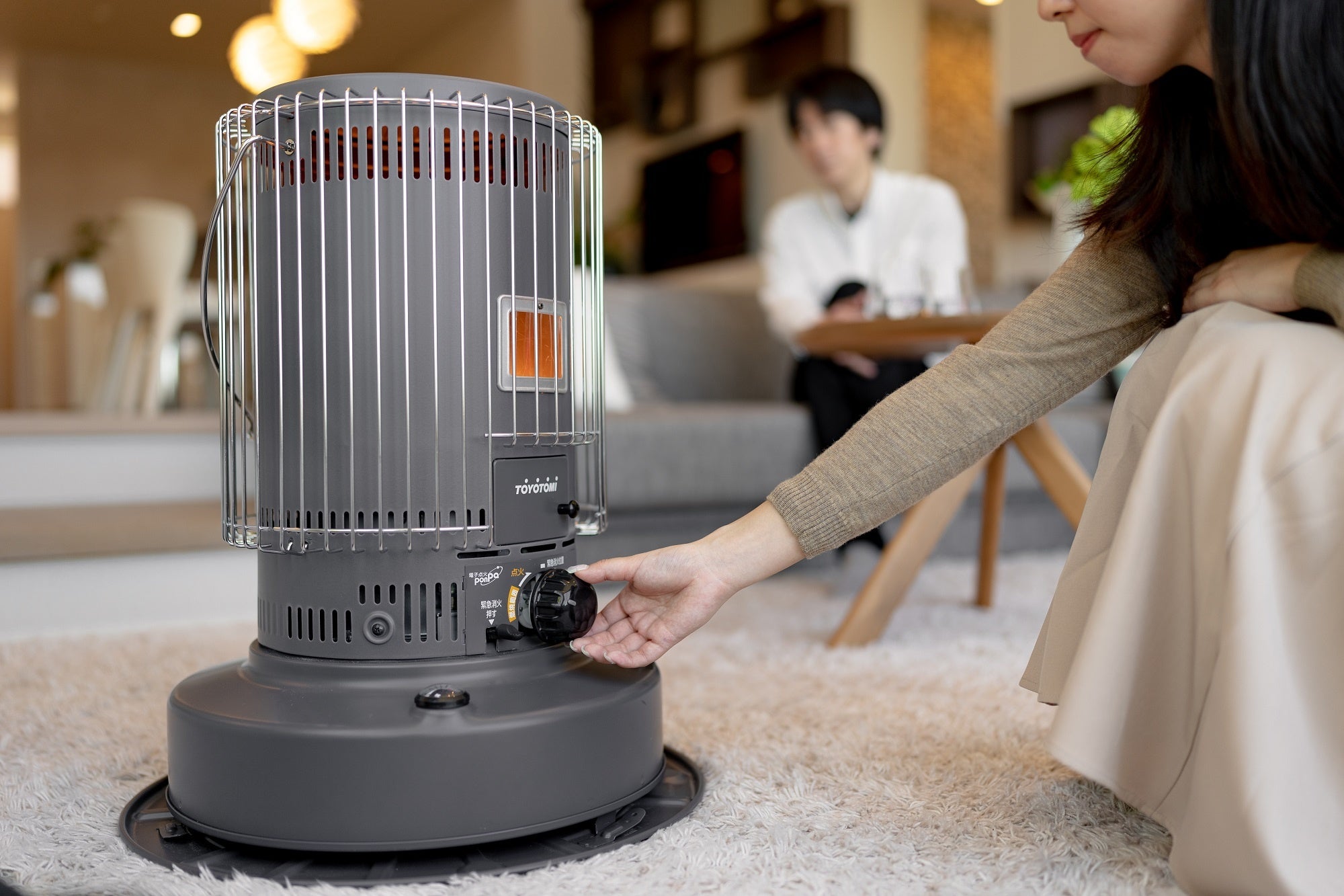 石油ストーブメーカーのトヨトミが、高火力のラウンドストーブ「KS-67H