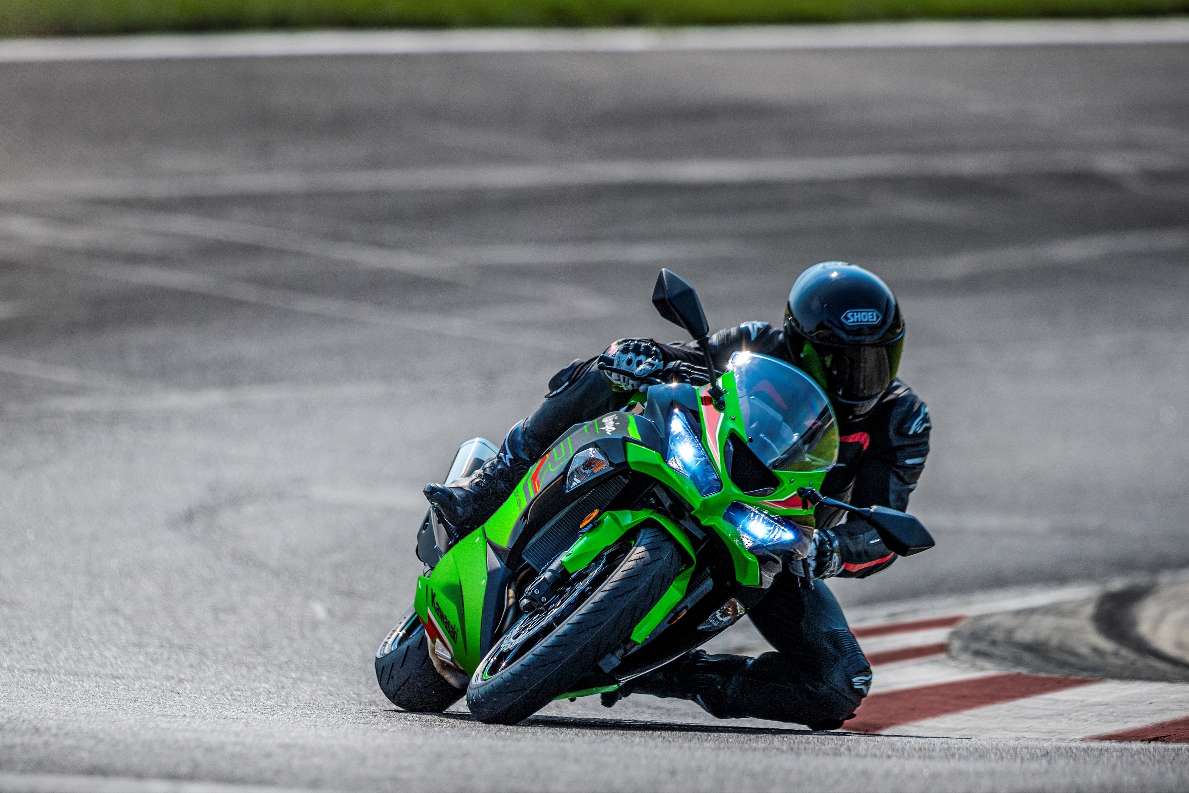 カワサキから Ninja ZX-6R KRT EDITION NEWグラフィック登場！ | 株式