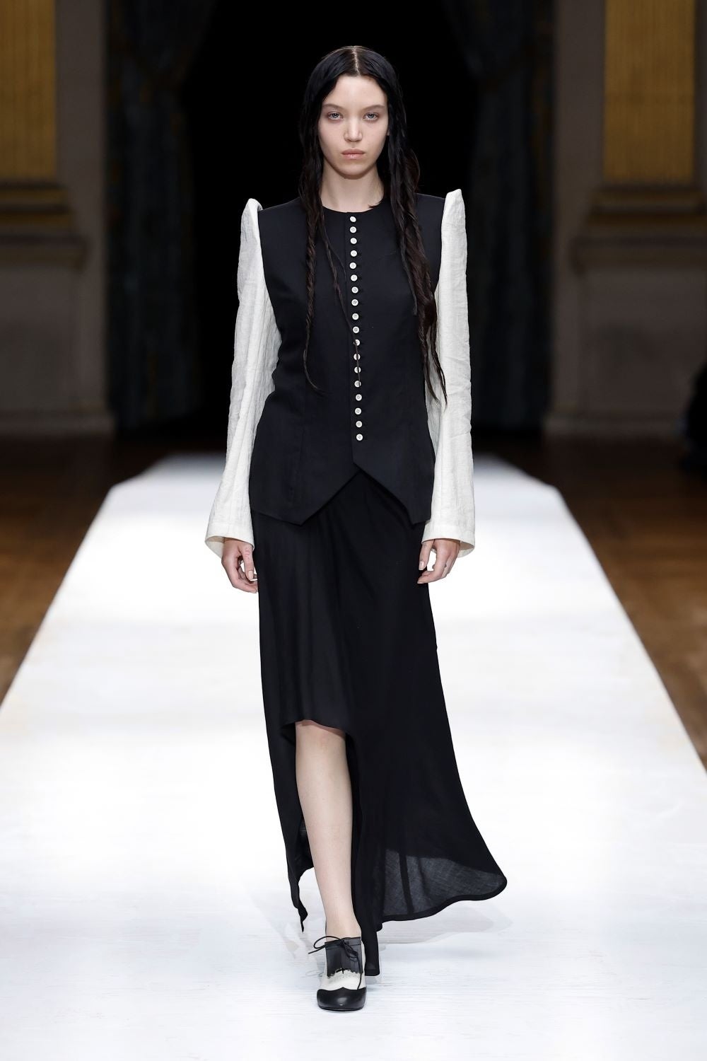 Yohji Yamamoto 2024 Spring/Summer Collection 1月24日(水)より展開