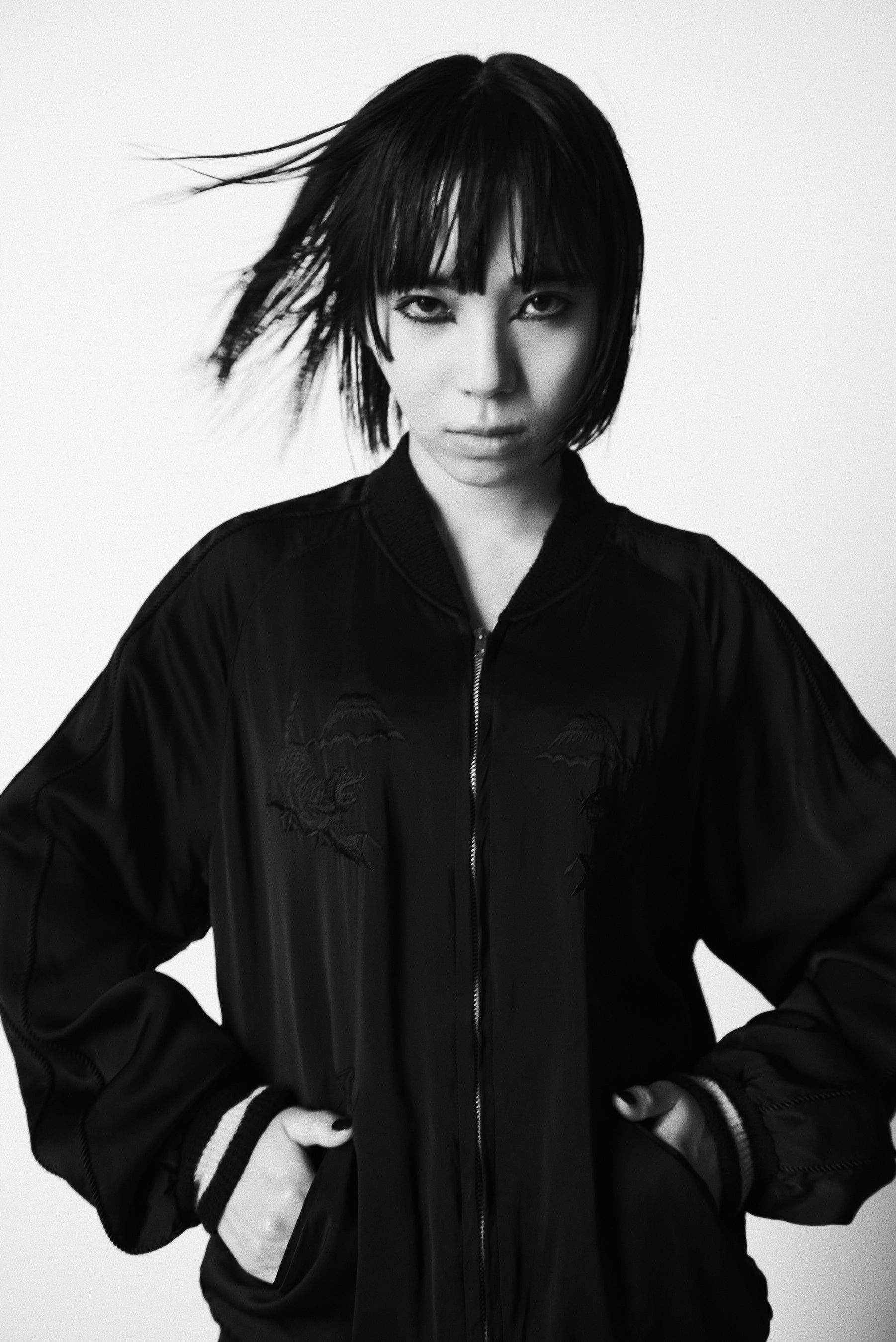 Y'sとテーラー東洋によるスカジャンを展開、アユニ・Dが「Y's SUKAJAN