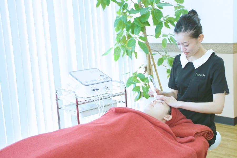 深く馴染み、光り輝く肌へ！ドクターリセラから、業務用美容機器「Re