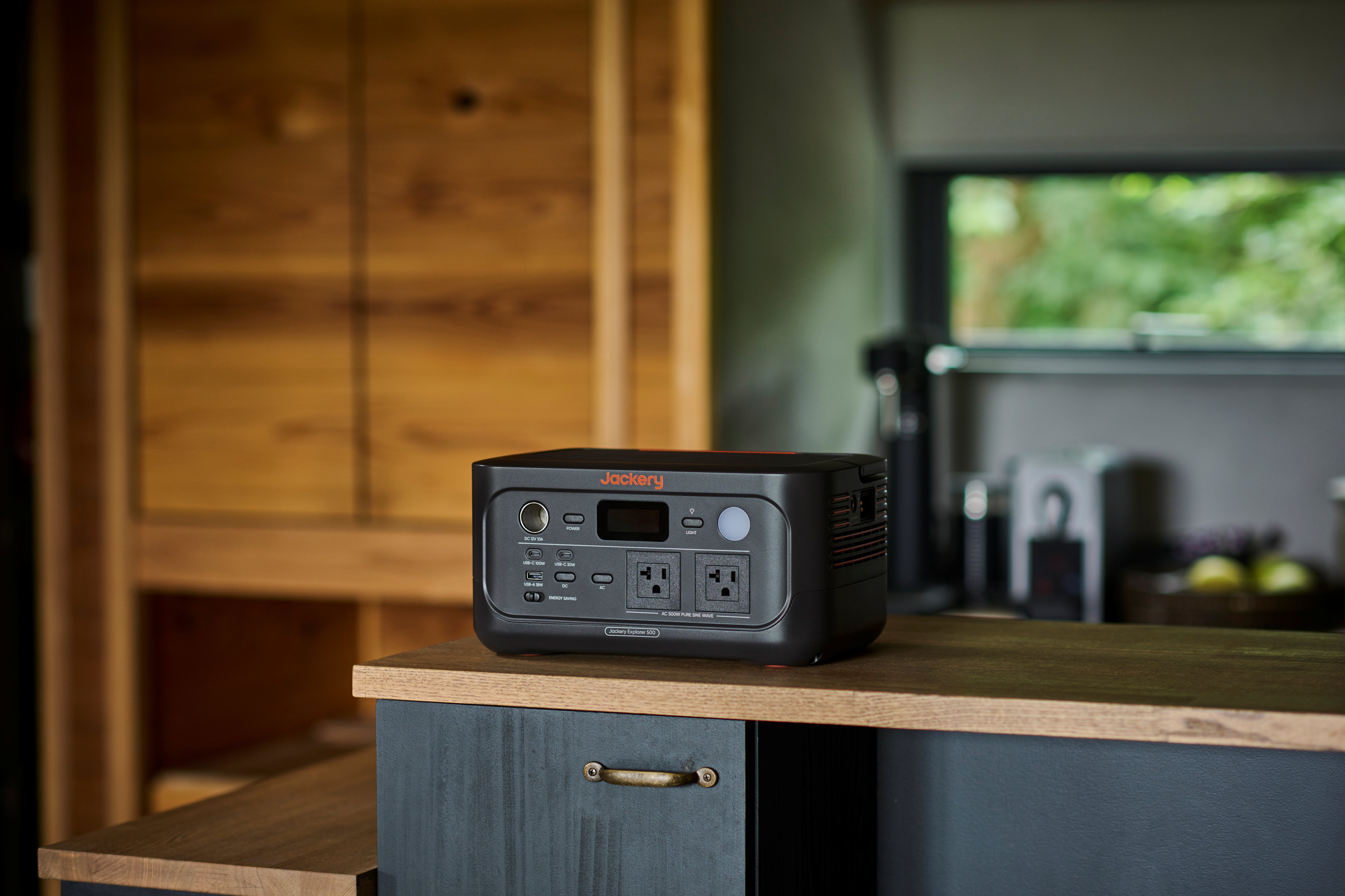 A4サイズよりも小さい「Jackery ポータブル電源 500 New」が7月7日（月