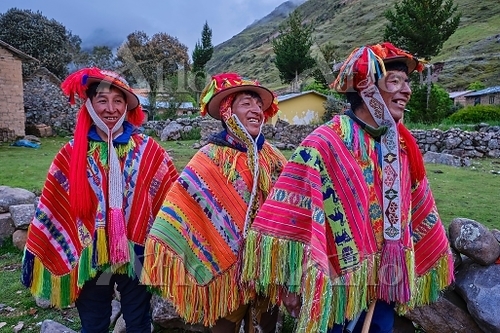 ペルー 民族衣装 [250401449]の写真素材 - アフロ