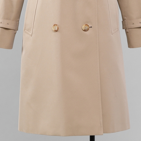 一瞬で魅了される銘品、メイドインジャパンの王道トレンチコート 発売