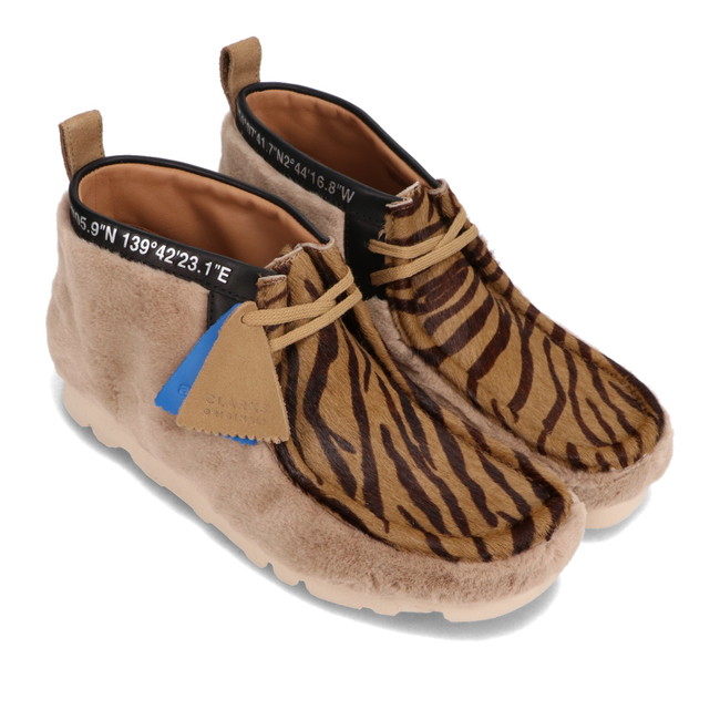 Clarks ORIGINALS × atmos “Wallabee Boots Gen”がハラコ調の素材を