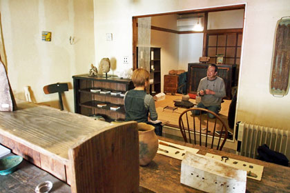 美術家・毛利悠子さんが、古道具屋店主・坂田和實さんに聞く、「モノを