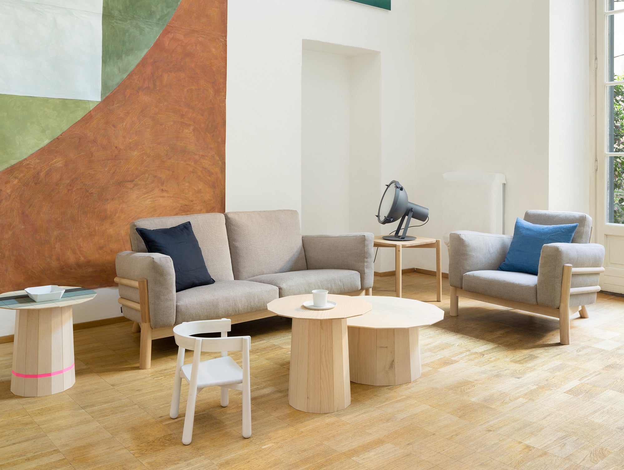 カリモクニュースタンダードのカラーウッドプレーンサイドテーブル