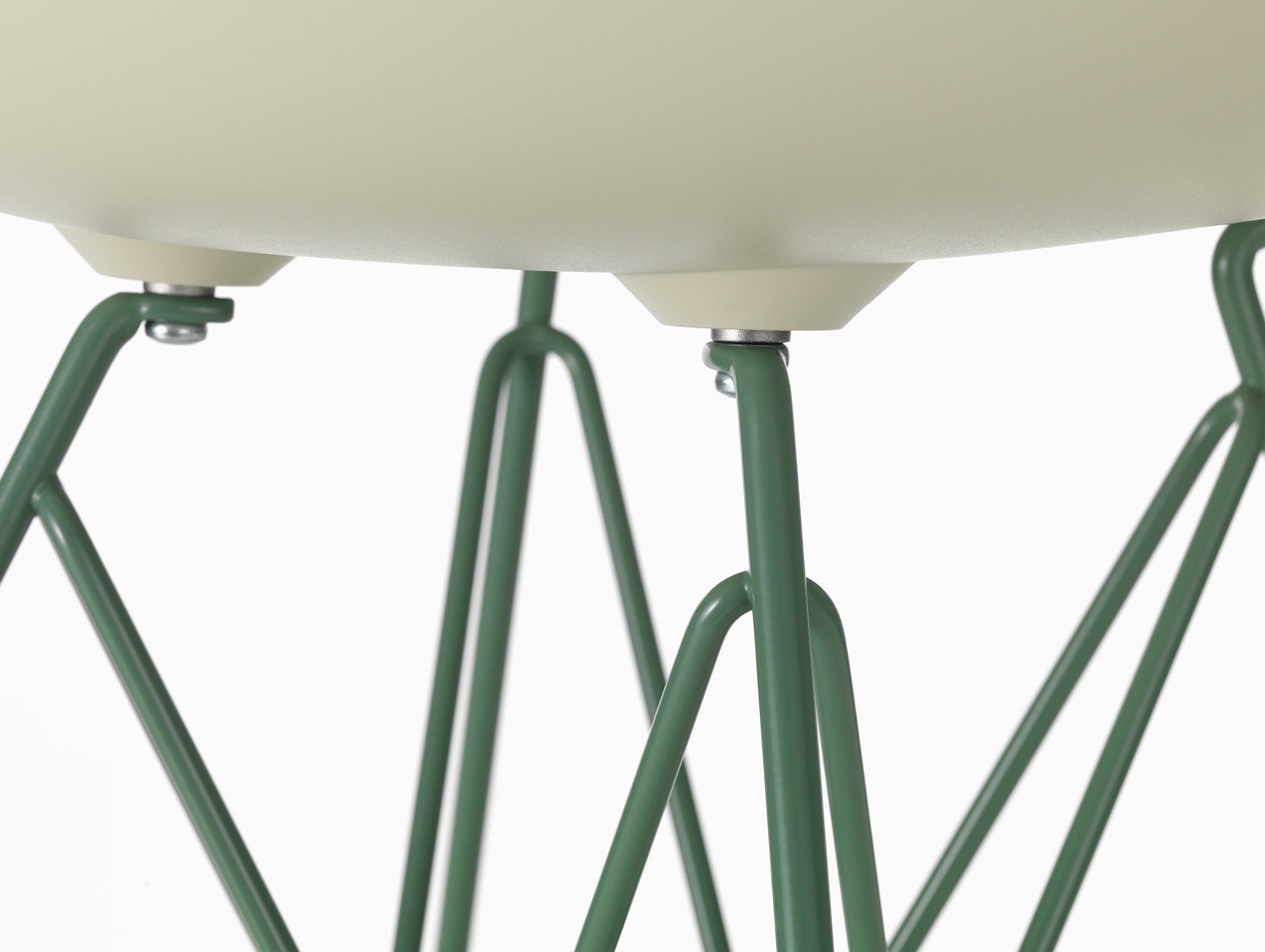 イームズ DSR プラスチック サイドチェア - Vitra の新色 – Really