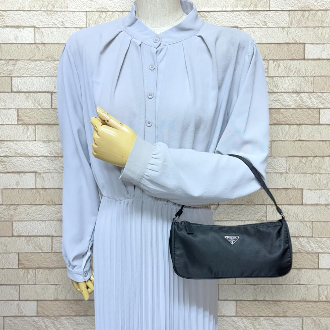 PRADA プラダ アクセサリーポーチ ハンドバッグ ナイロン ブラック