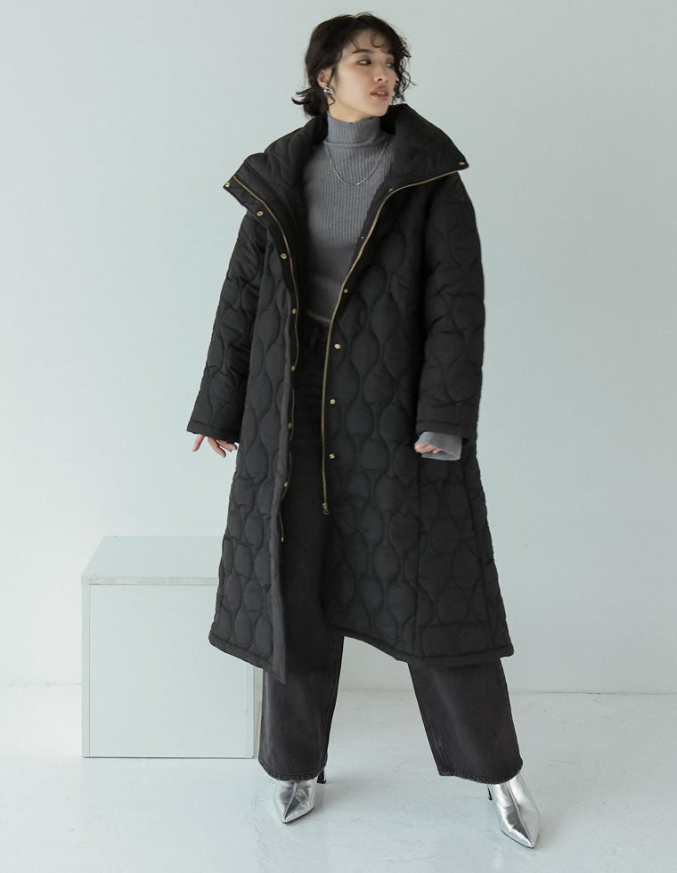 中綿リサイクルタフタキルティングスタンドカラーフレアロングコート