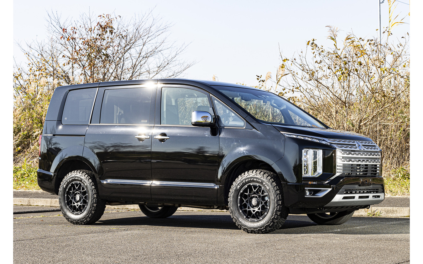 三菱 デリカD:5】インパクト増量！ 社外ホイールを履かせて魅せるゴツ