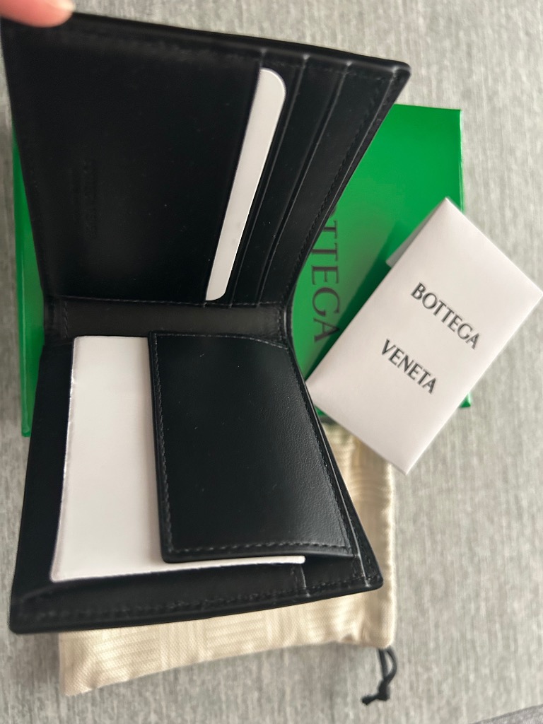 BOTTEGA VENETA（ボッテガ・ヴェネタ） 二つ折り財布 CASSETE カセット