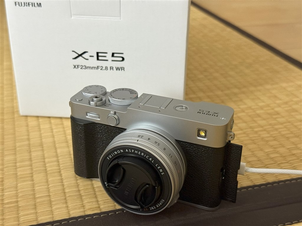 質感良好』 富士フイルム FUJIFILM X-E5 XF23mmレンズキット [シルバー