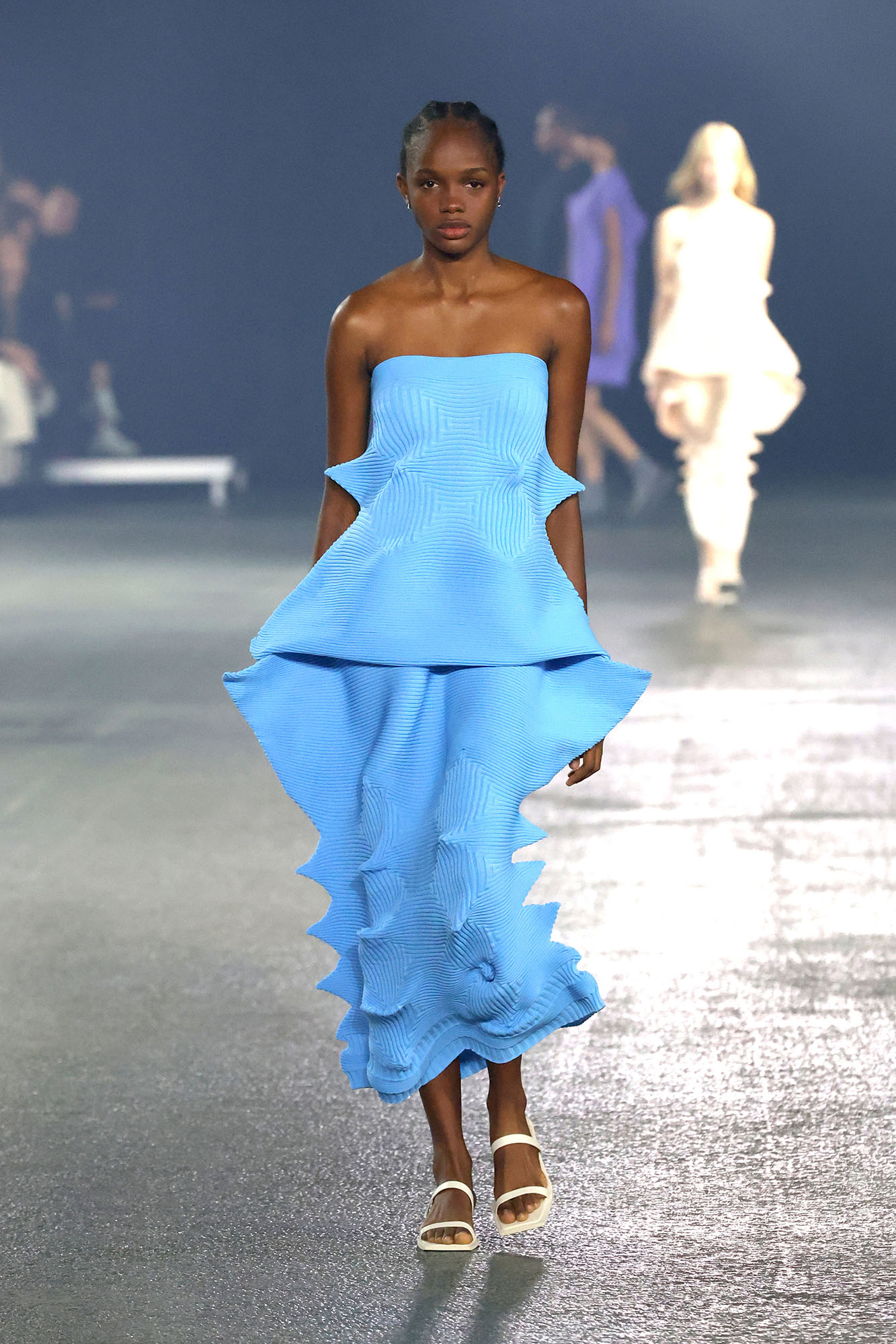 ISSEY MIYAKE（イッセイ ミヤケ）」、2023年春夏コレクションを発表