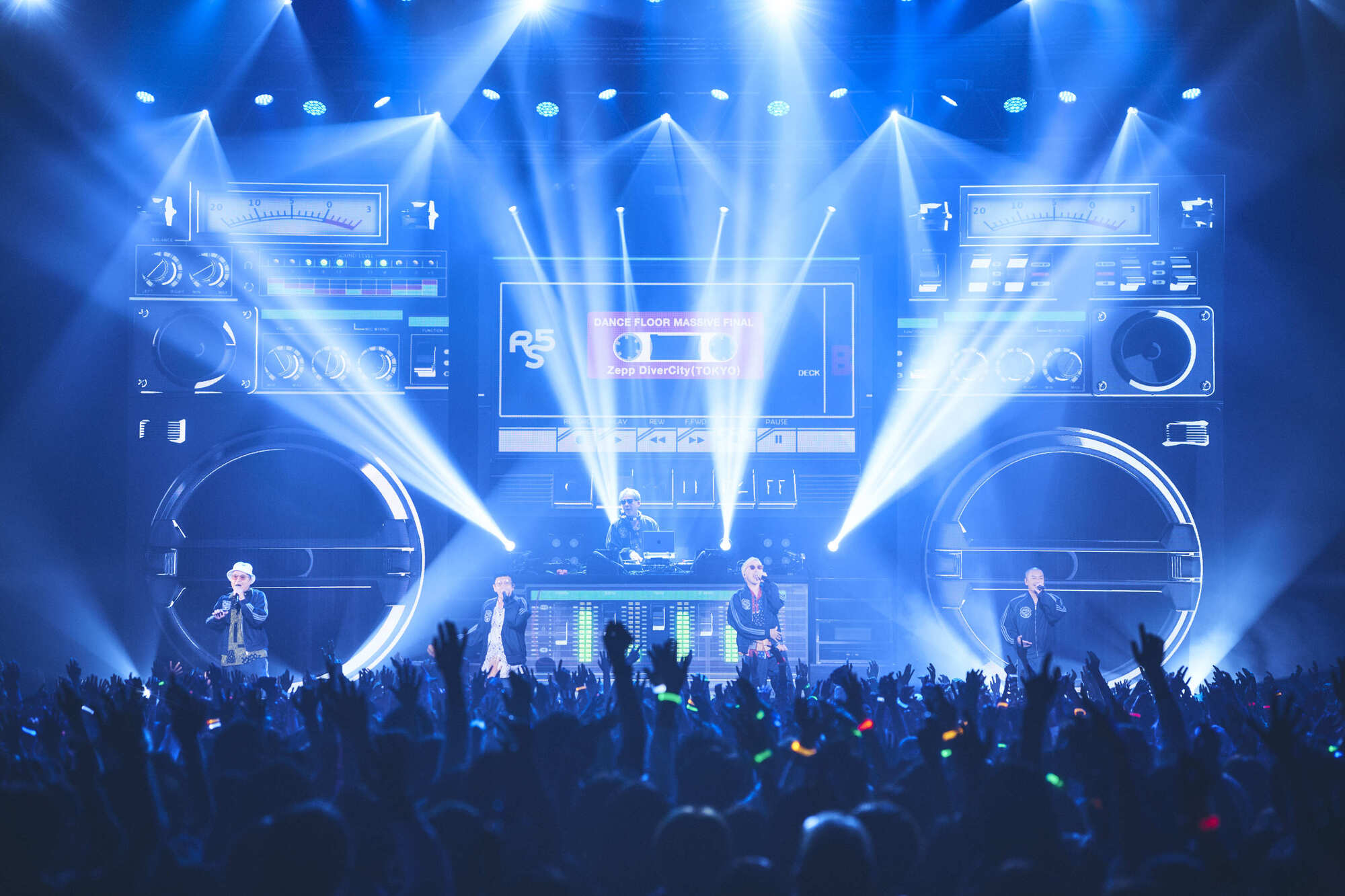 ライブレポート】「DANCE FLOOR MASSIVE FINAL」圧巻のファイナル公演