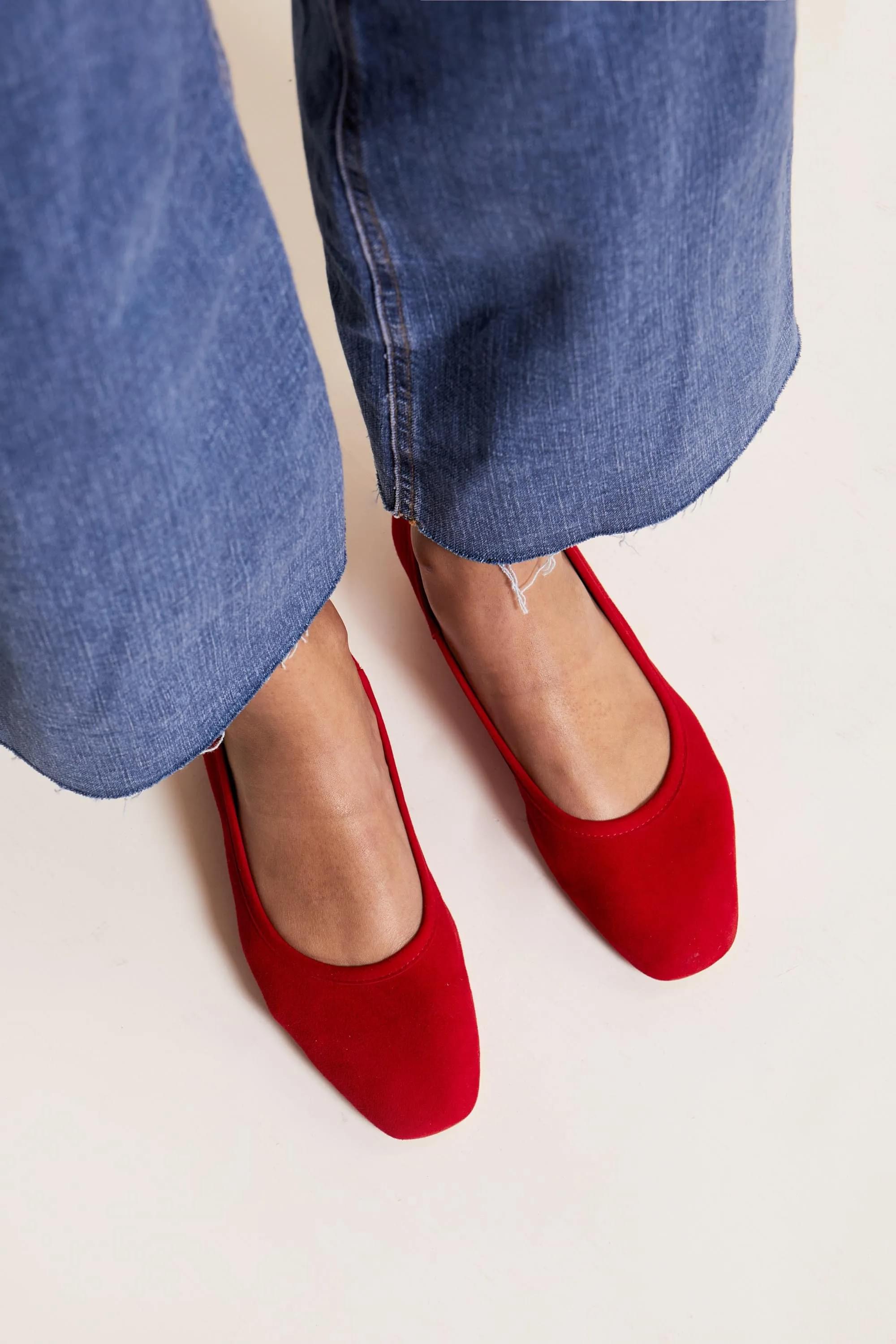 Kierna Suede Pumps in Red | RIXO ⋆