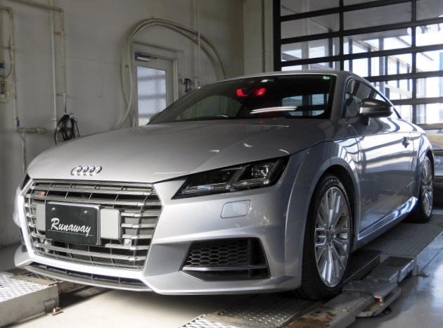 AUDI アウディ TTS 8S(FV) クーペ TT/TTS/TTRS 8Sで純正アームレスト