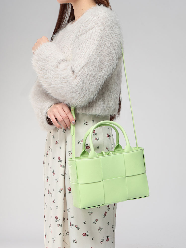 BOTTEGA VENETA (ボッテガ・ヴェネタ) イントレチャート ミニ レザー