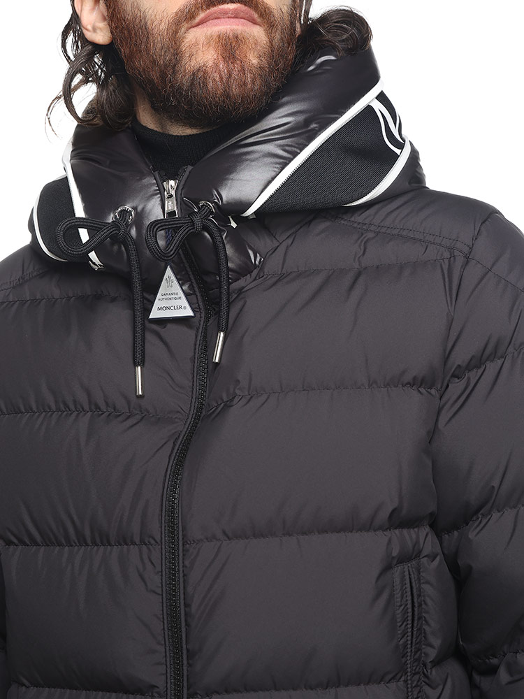 MONCLER (モンクレール) フードロゴ フルジップ ダウンジャケット
