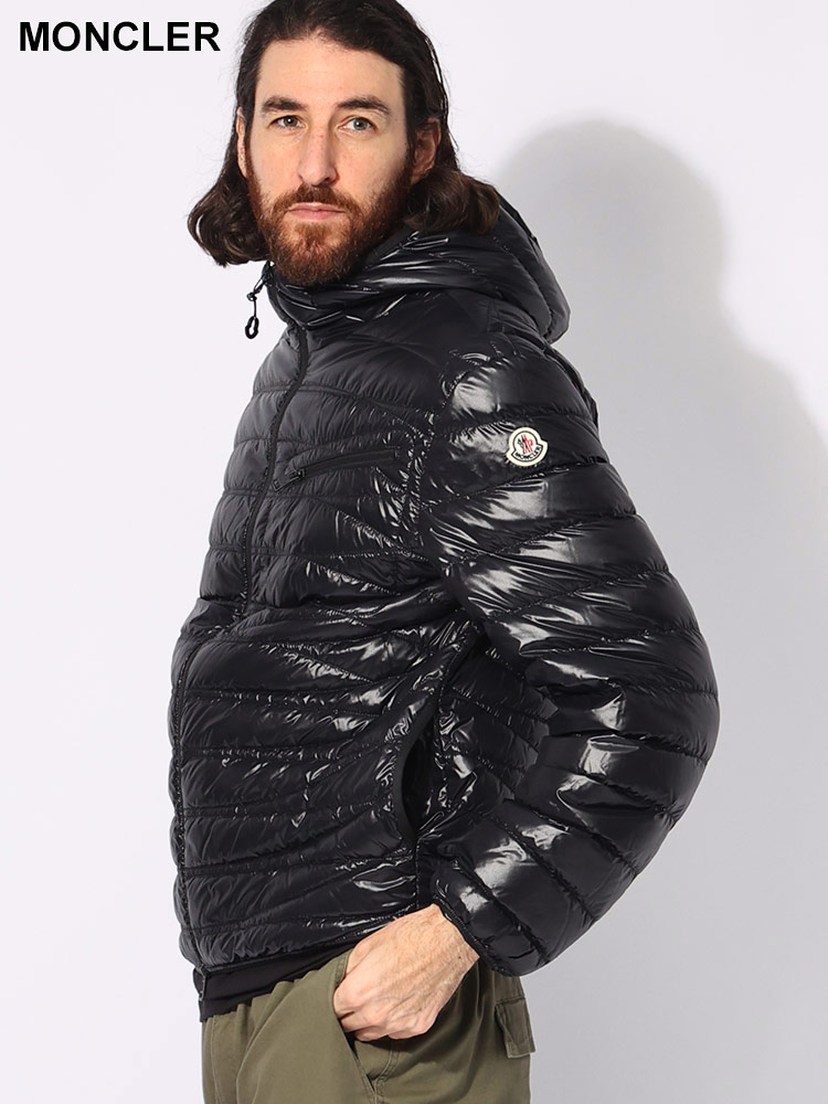 MONCLER (モンクレール) ナイロン キルティング 袖ロゴパッチ ライト