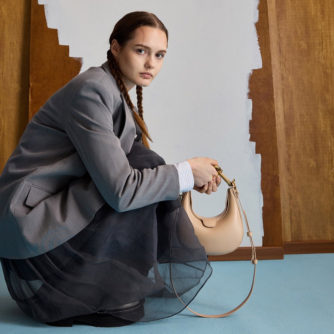 CHARLES & KEITH Kora ミニコラ チェーンリンクムーンバッグ （Beige