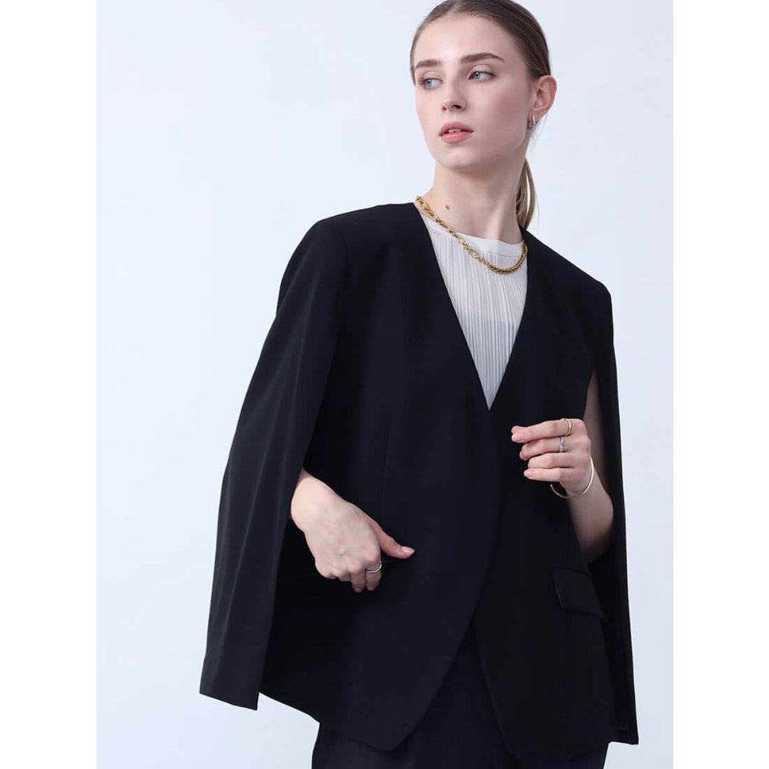 アーガ Aga Aga Black ノーカラーケープジャケット （ブラック） -靴