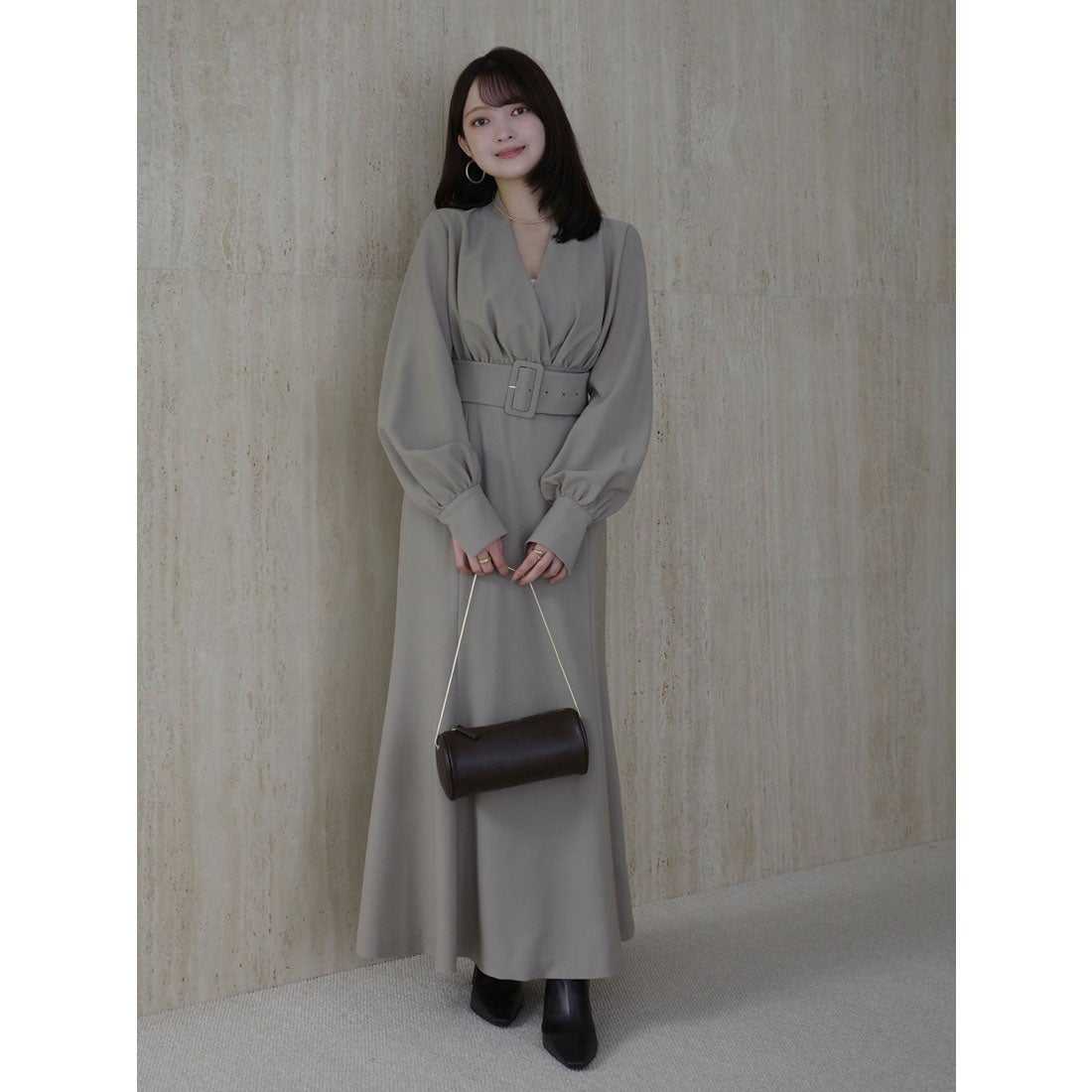 アニュアンス anuans ノーカラーナローワンピース （NAVY