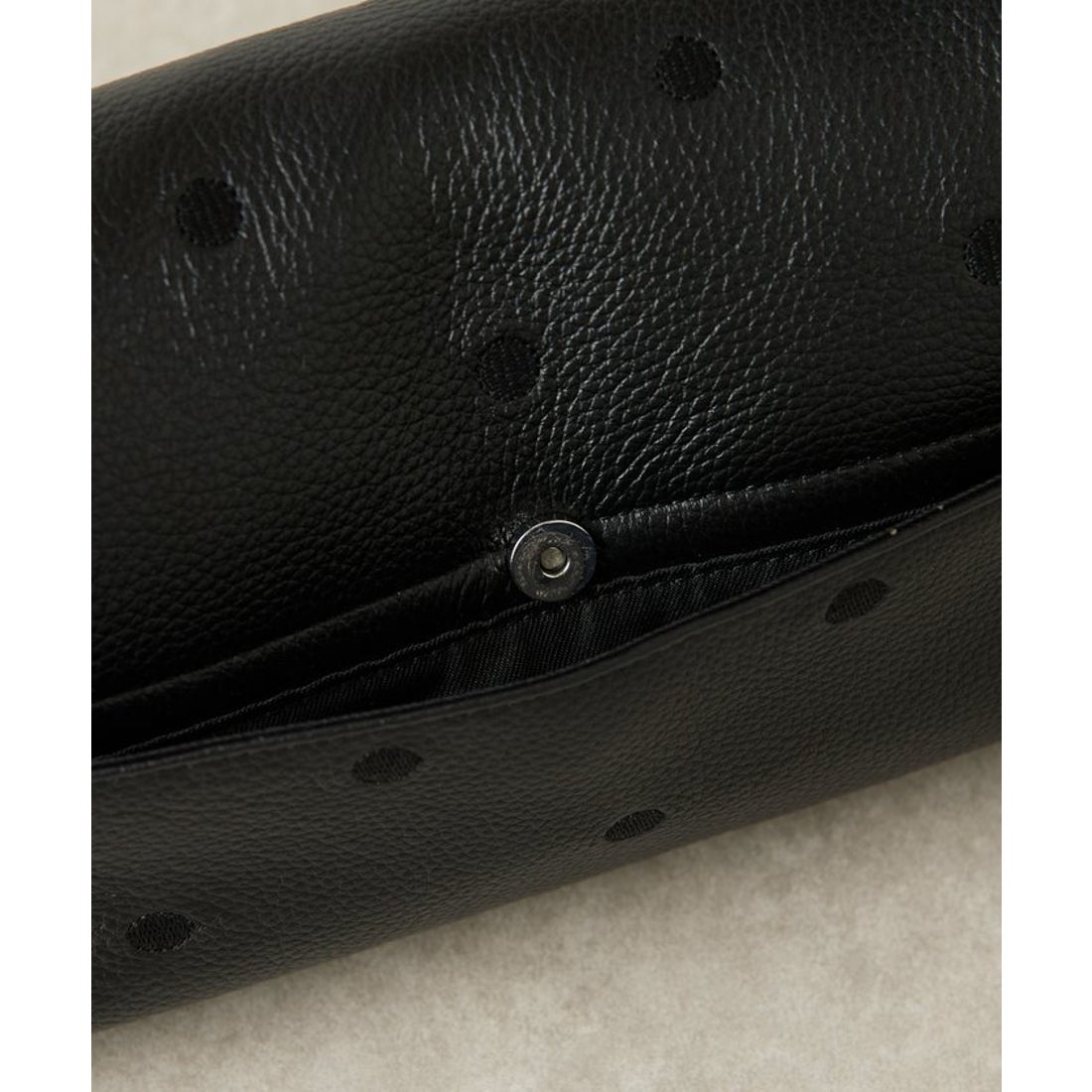 ビアズリー BEARDSLEY ドットボディバッグ （black） -ファッション