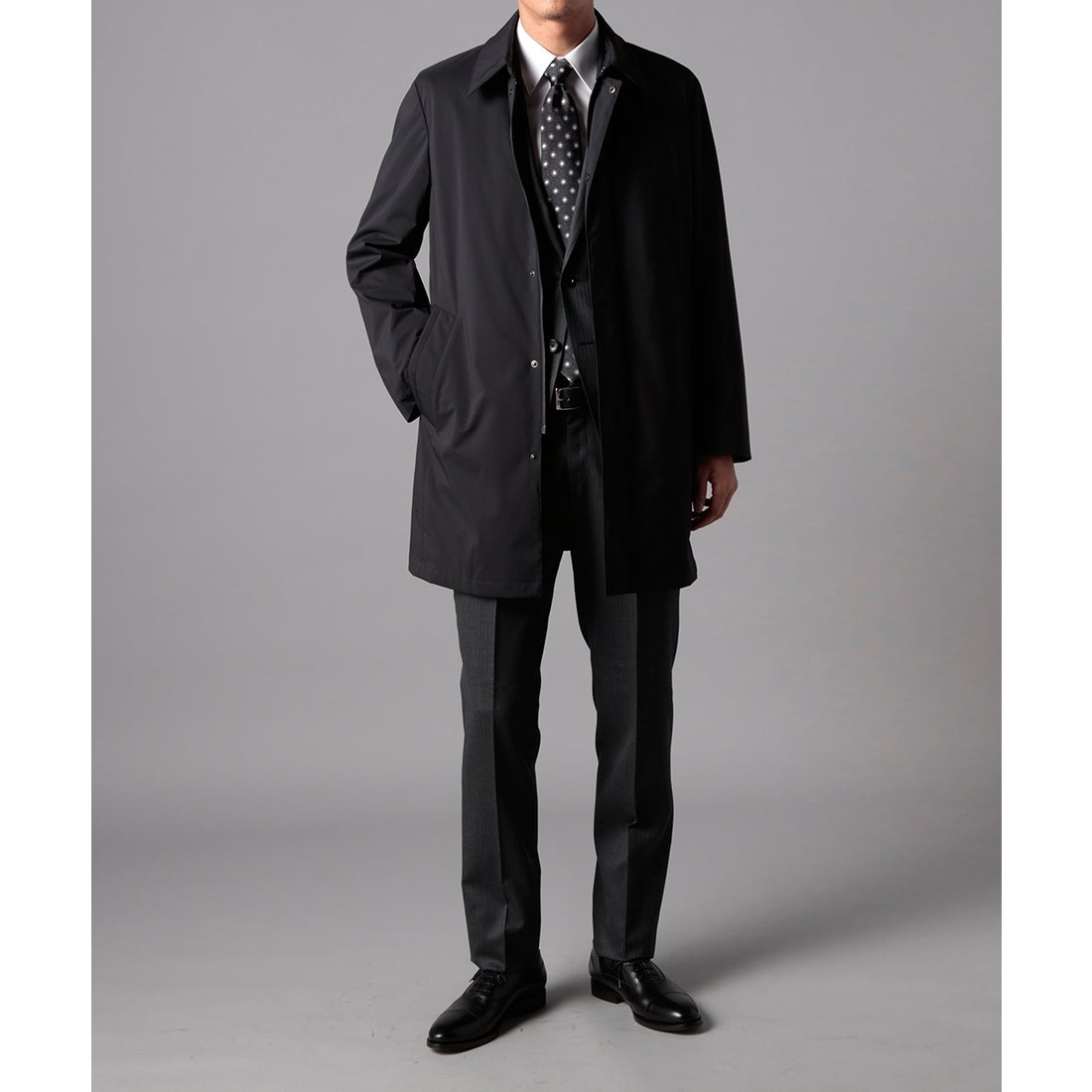 ディープブラックラミネートステンカラーコート(ミドルレングス