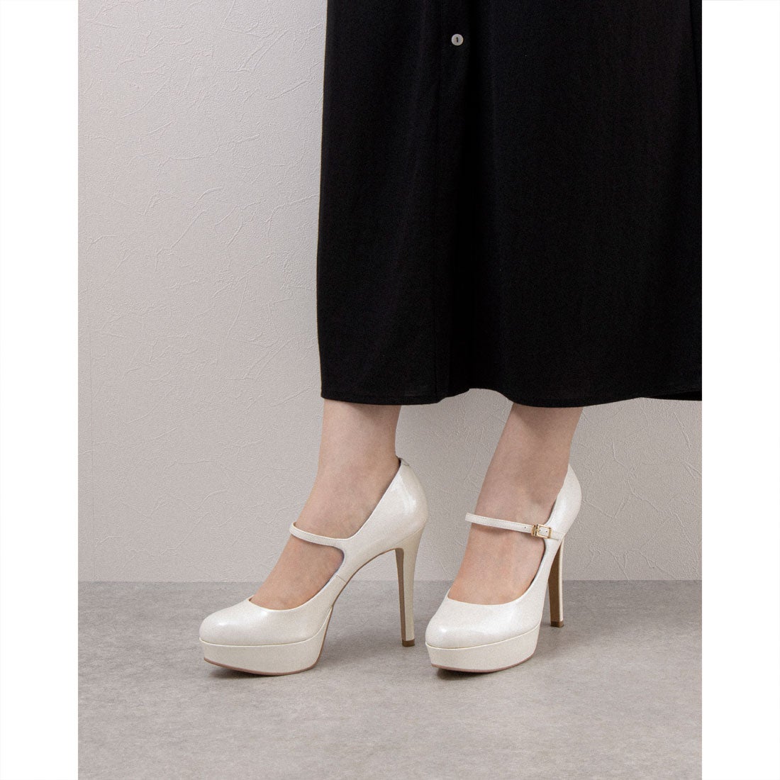ダイアナ DIANA ストラップ付きパンプス （白エナメル） -アウトレット