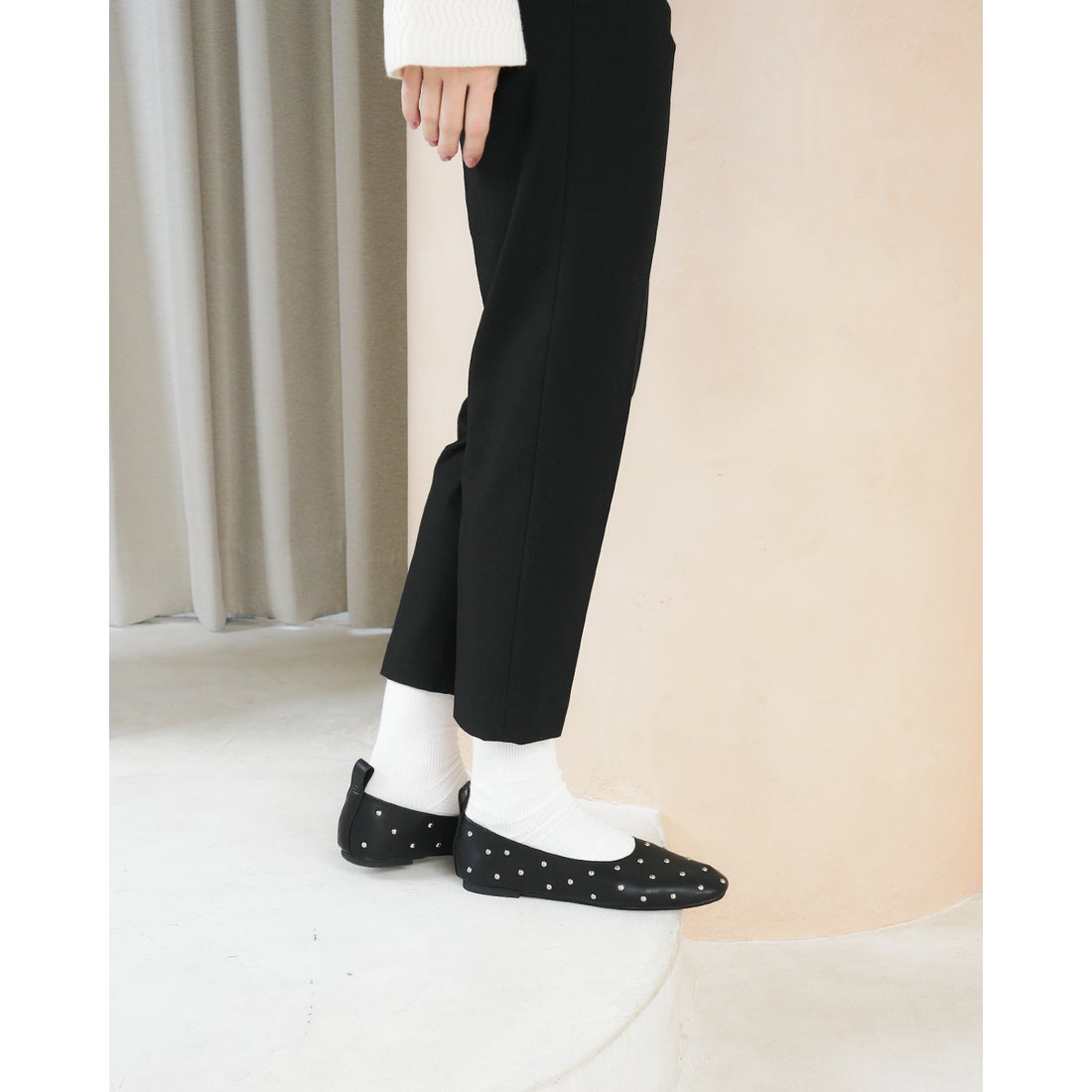 フラット スタッズパンプス （ブラック スムース） -Emma Francis