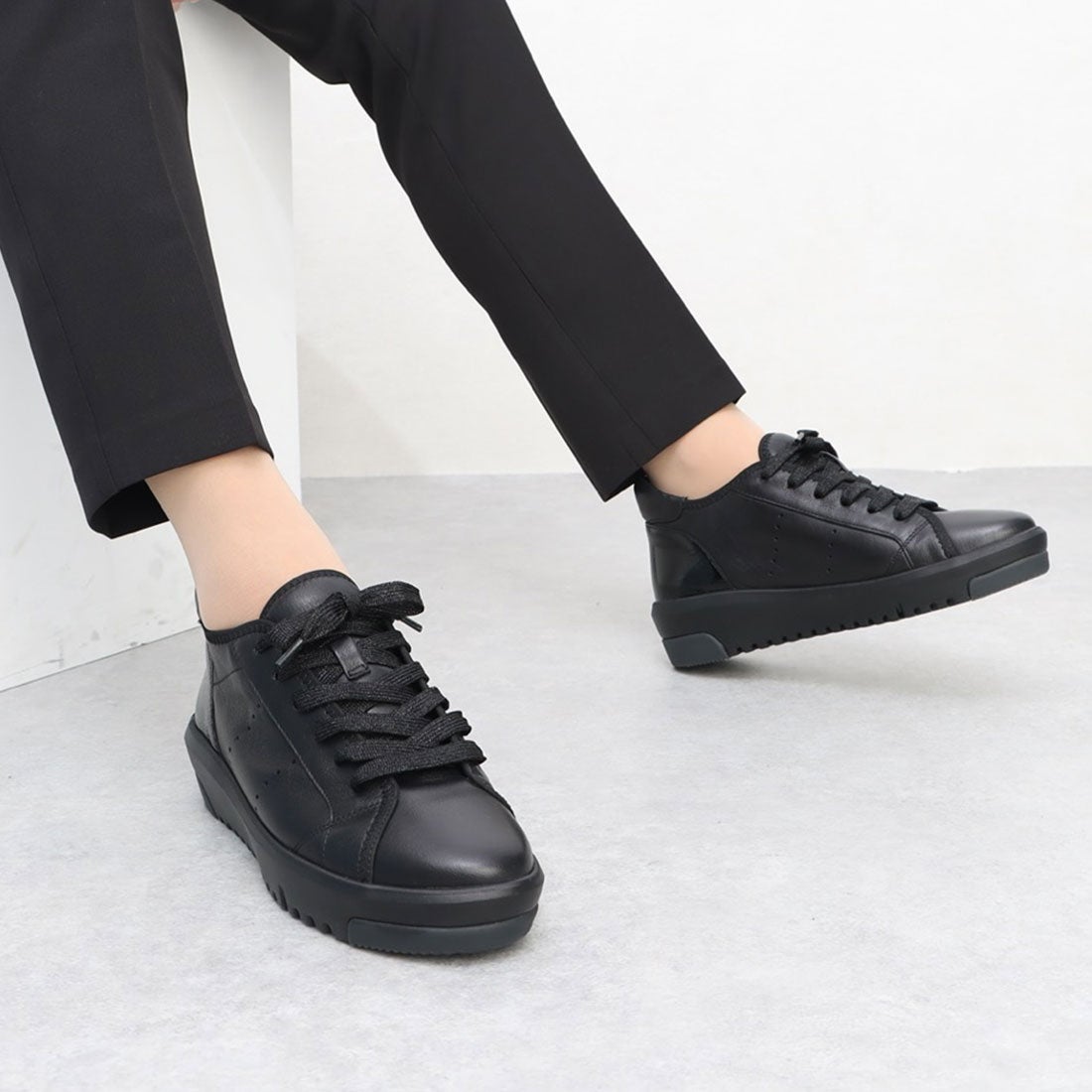 ハイライズレザースニーカー （ブラック） -fitfit(フィットフィット