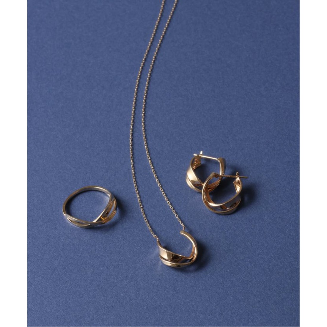 リラ Lilas 2ラインツイストモチーフリング K10 （ゴールド