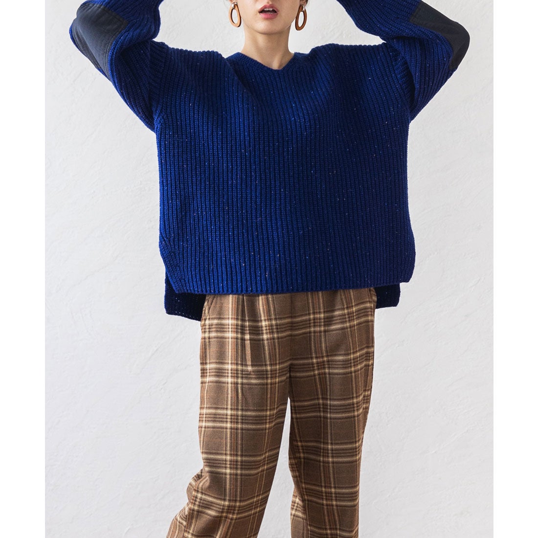 ハンチ hunch 無地 ネップ混 エルボーパッチ付 Vネックニット （ブルー