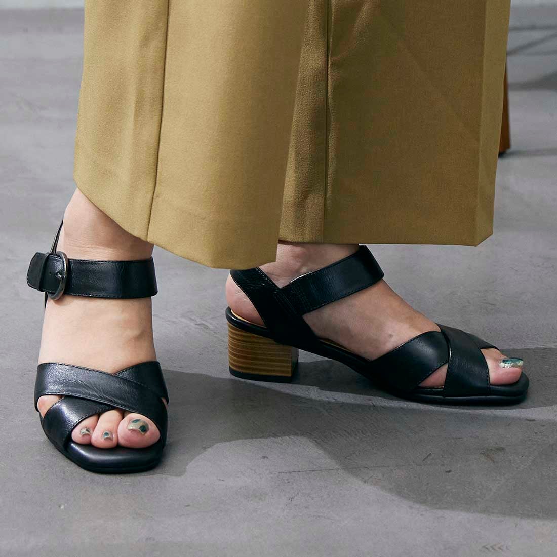 イング ing 【WEB限定】【3E】ストラップクロスサンダル （ブラック