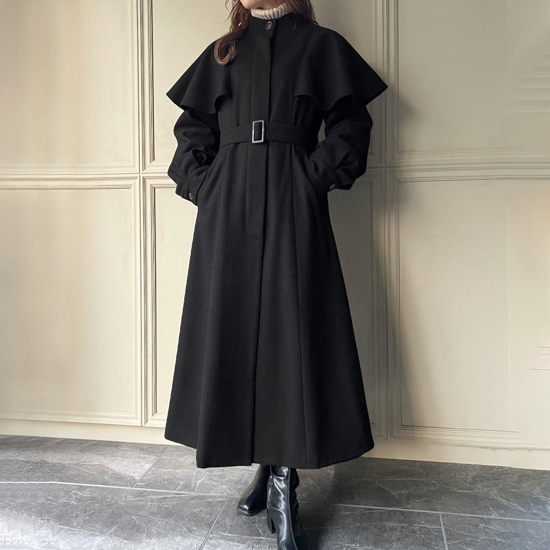 ジュノア JUNOAH 肩フリル比翼ロングコート （ブラック