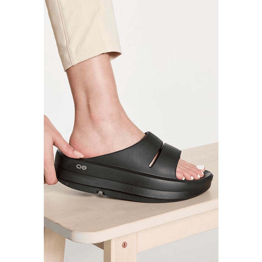 ウーフォス OOFOS Oomega Ooahh - ウーメガ ウーアー （black） -FASCINATE