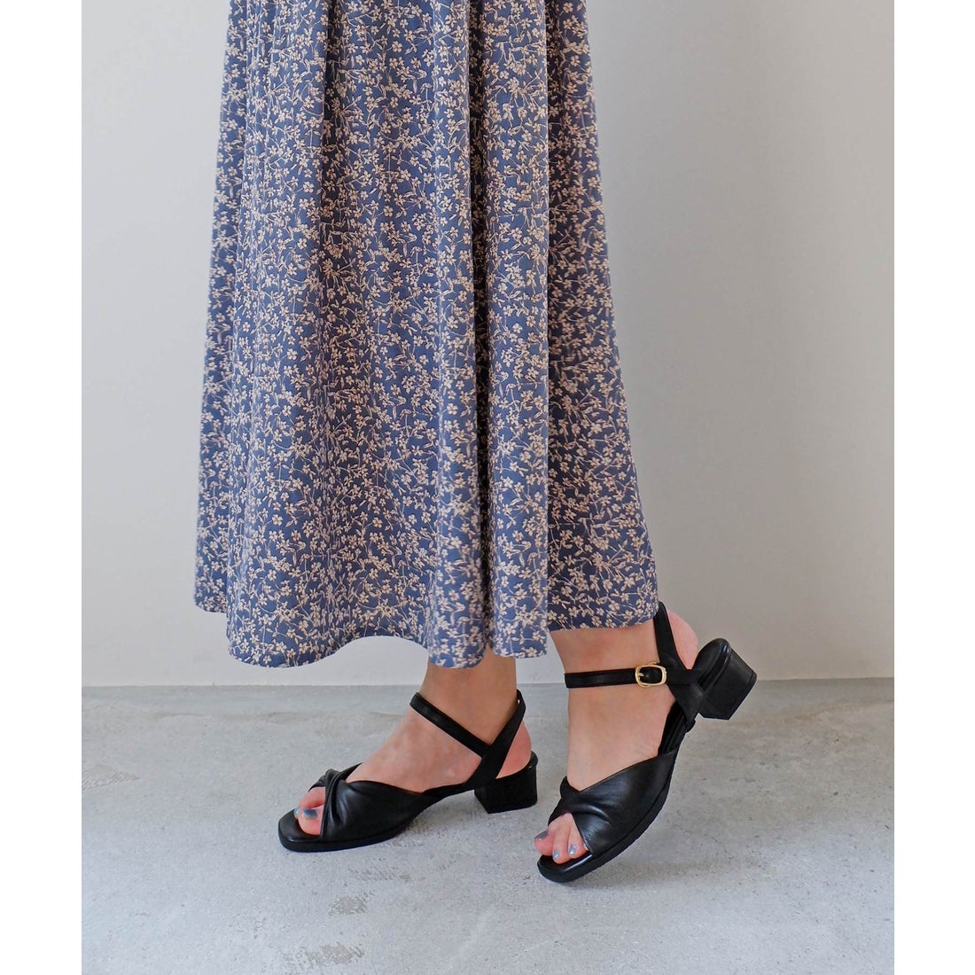 本革】 ソフトリボンサンダル 35743 （ブラック） -モードカオリ MODE