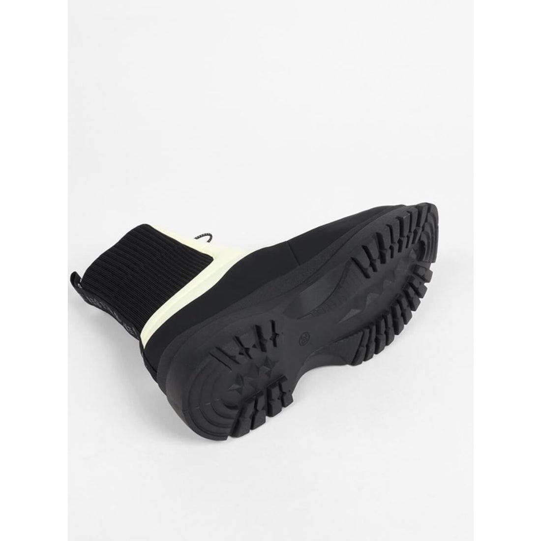 ヌエール nouer VEGE×nouer ハイブリッドスノーブーツ （ブラック