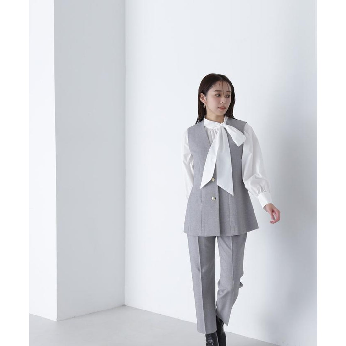 ナチュラルビューティーベーシック NATURAL BEAUTY BASIC ペプラムジレ