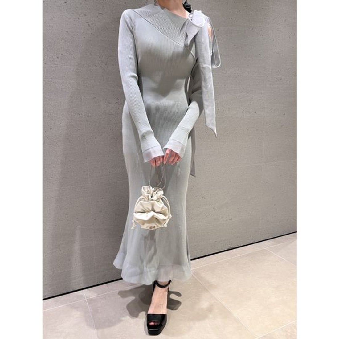 スナイデル SNIDEL ショルダーリボンアシンメニットワンピース （LBLU