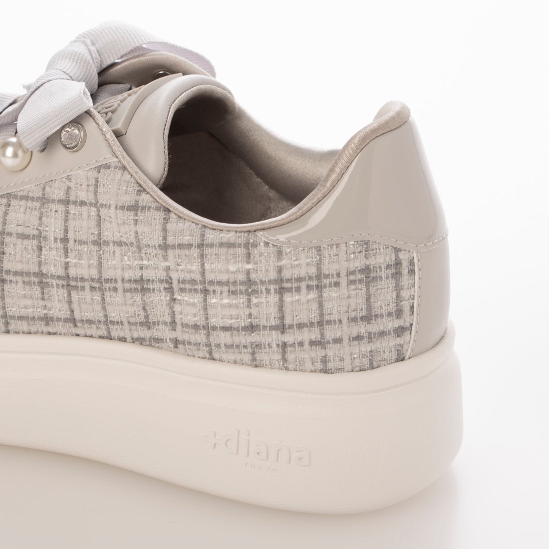 プラスダイアナ ＋diana パールビジュー付きリボンスニーカー （グレー