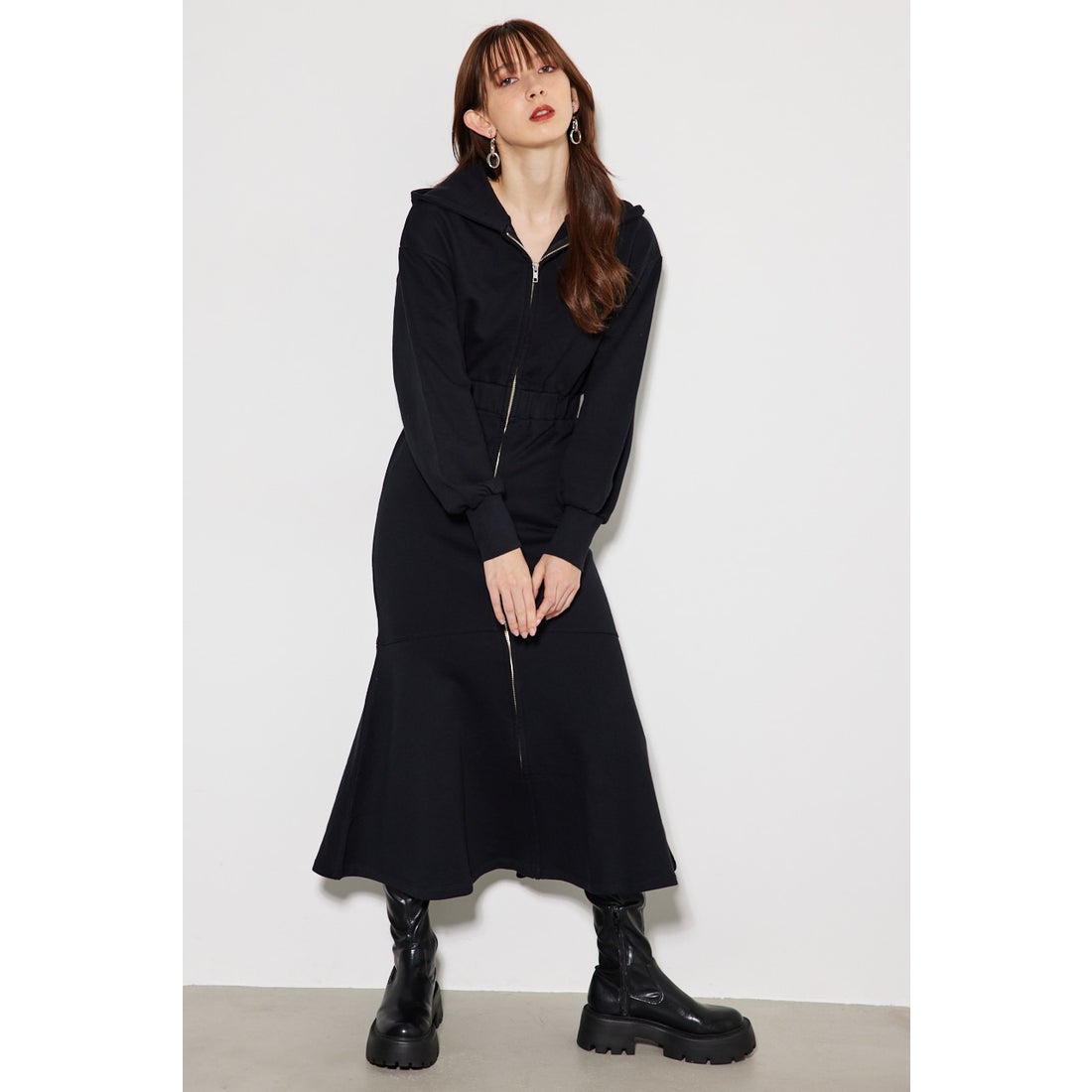 rienda フロントジップスウェットワンピース BLK -ファッション通販