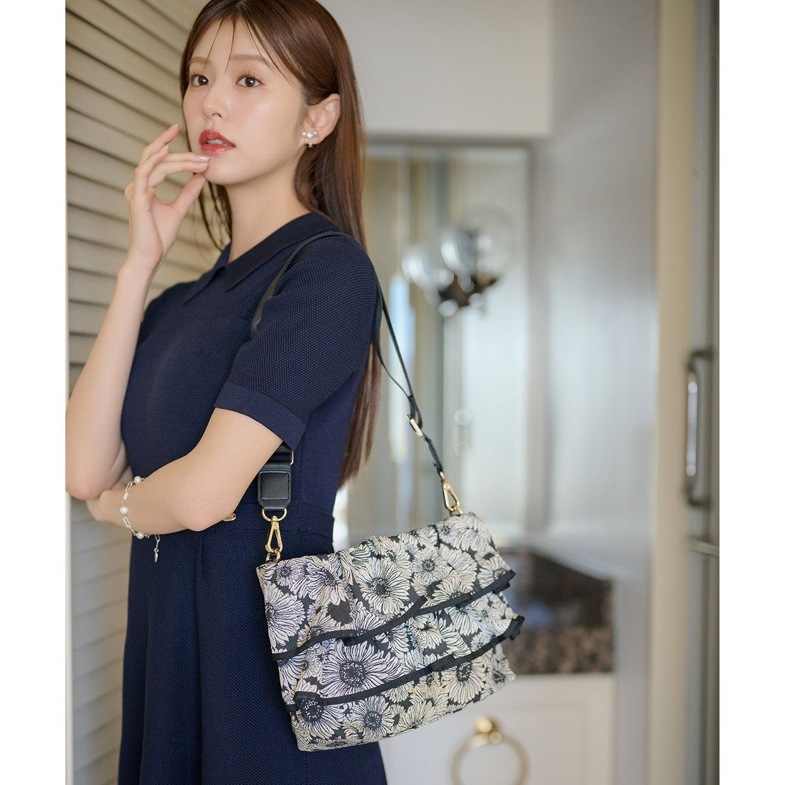 TOCCA FRILL POCHETTE ポシェット （ブラック系1） -ファッション通販