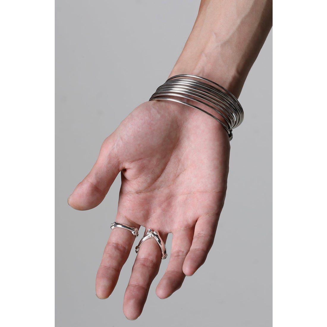 タカヒロミヤシタザソロイスト TAKAHIROMIYASHITATheSoloist. bone