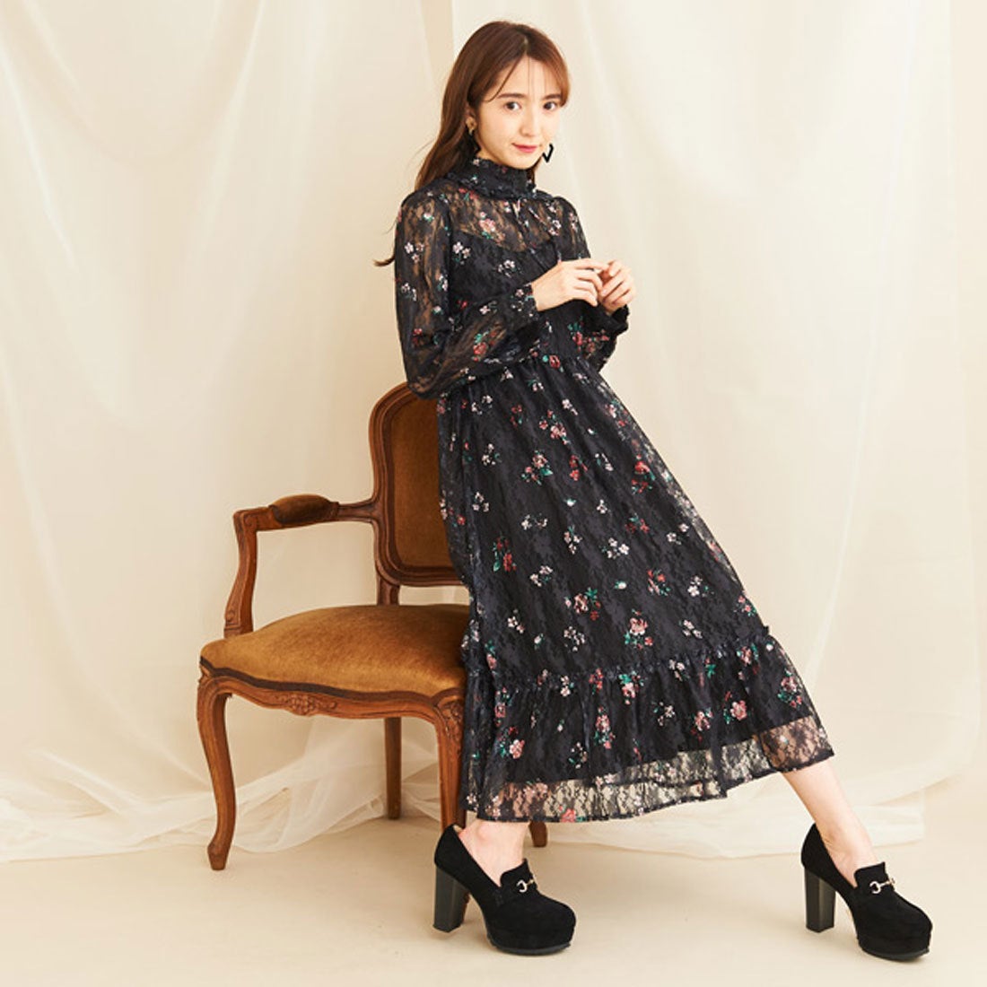 ティティーアンドコー TITTY&CO. フラワーレースミディワンピース